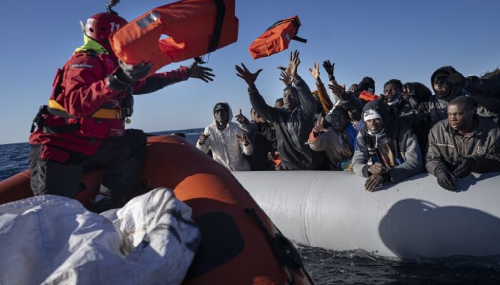 Migranti-mare.jpg