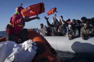 Migranti-mare.jpg
