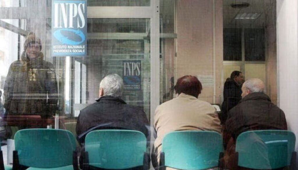 secondo_l_inps_l_uomo_risulta_morto_gli_viene_revocata_la_pensione-0-0-422726.jpg